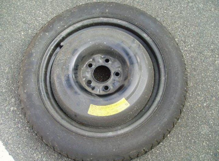 wheel an E52 Nissan Elgrand