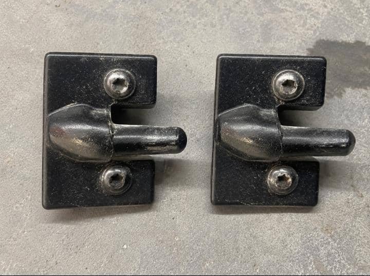 Anti-peel pins for a 2021 Citroën Berlingo