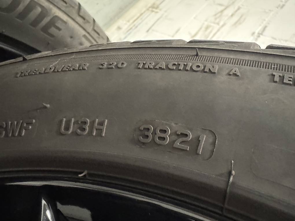 Pair of VW 18” Springfield alloy wheels + summer tires - view 5