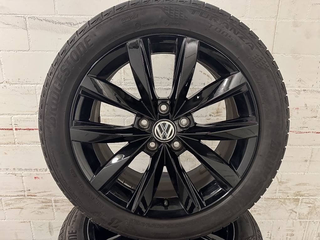 Pair of VW 18” Springfield alloy wheels + summer tires - view 2