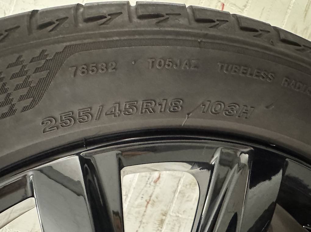 Pair of VW 18” Springfield alloy wheels + summer tires - view 4