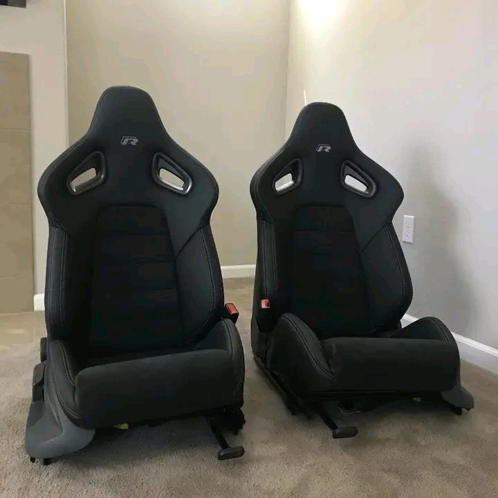 Recaro Wingback Seats Volkswagen Golf R - view 1