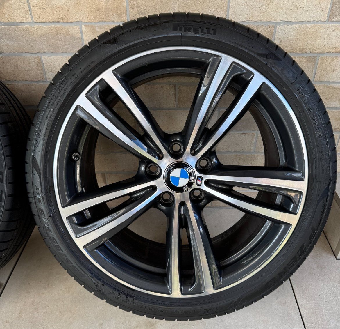 Complete original BMW M442 19" wheel set - view 3