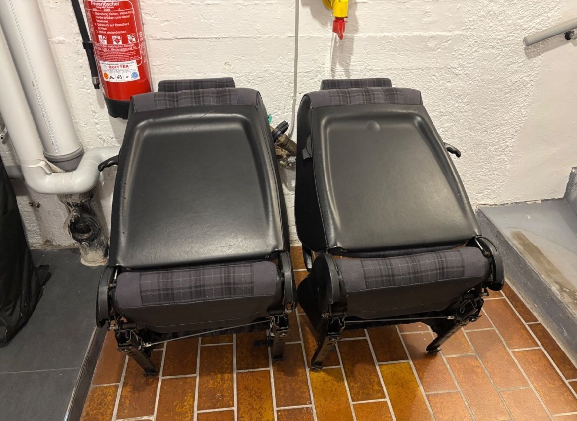 BMW E30 On Front Body - view 3