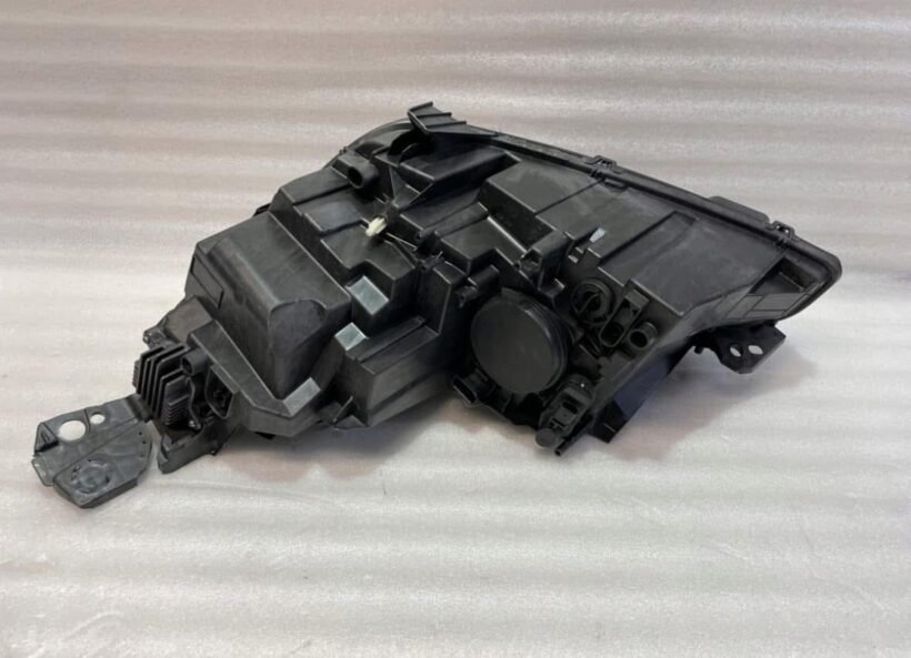 Peugeot 3008 headlight - view 5