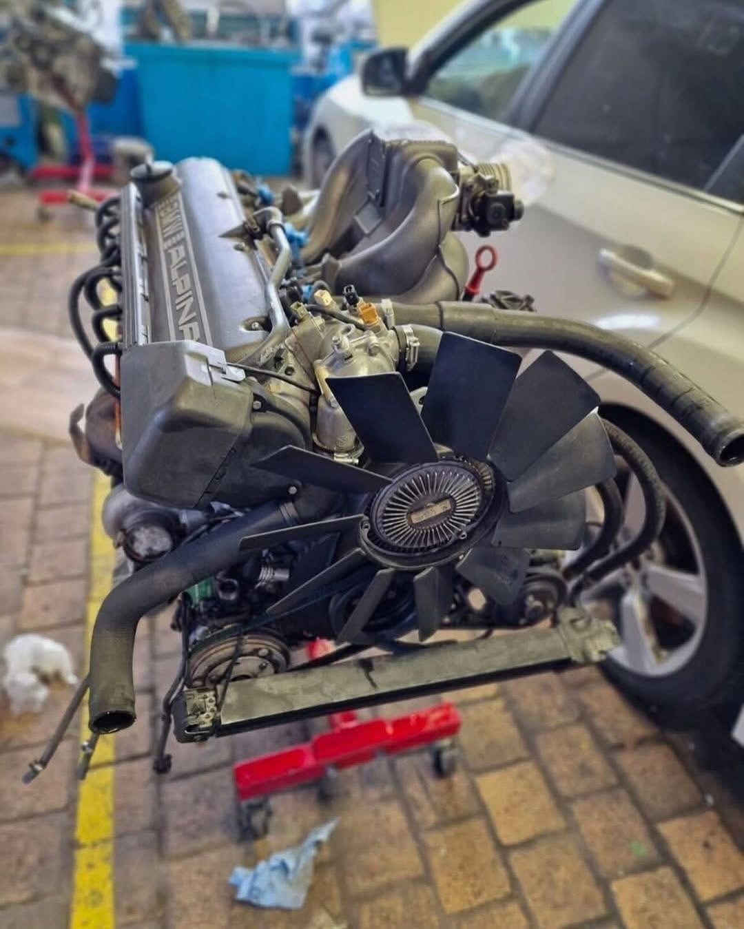 ALPINA B10 3.0 BiTurbo engine - view 3