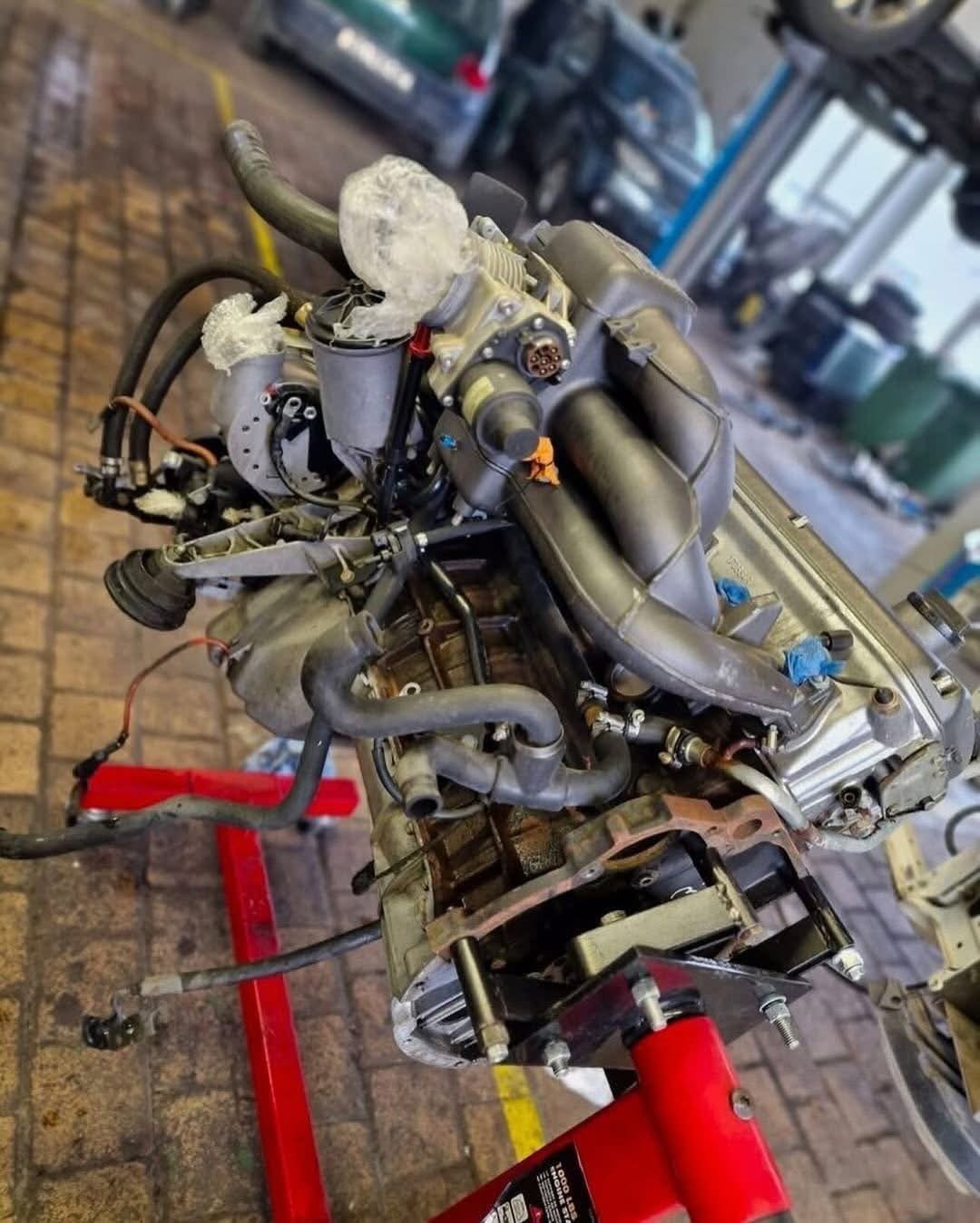 ALPINA B10 3.0 BiTurbo engine - view 4