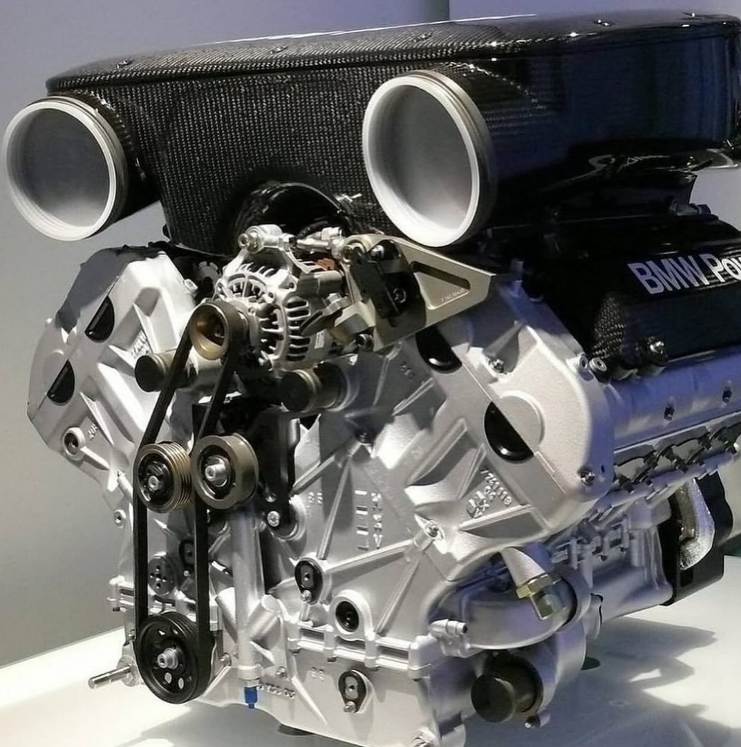 BMW P60B40 Legendary V8 Engine - view 3