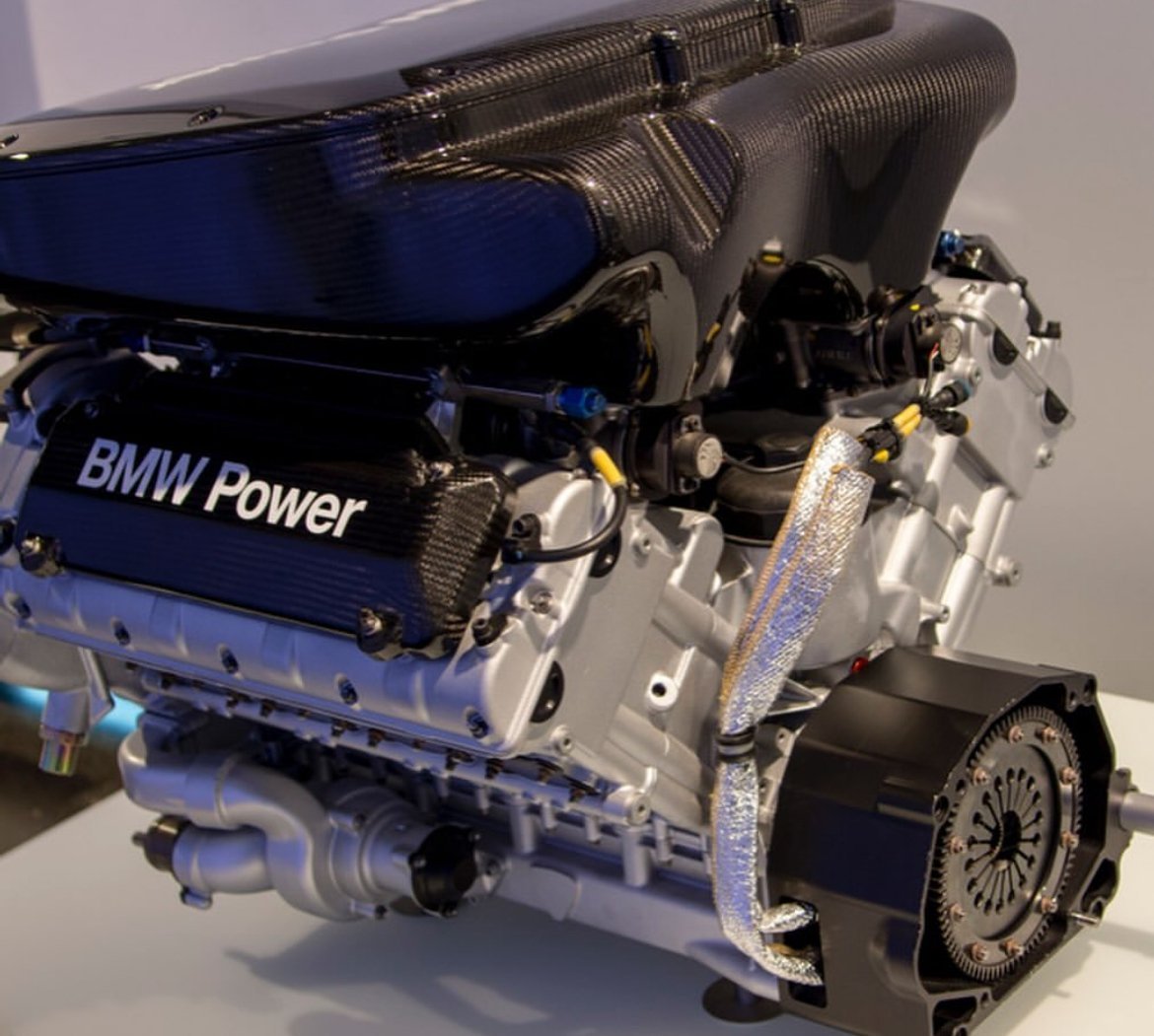 BMW P60B40 Legendary V8 Engine - view 2