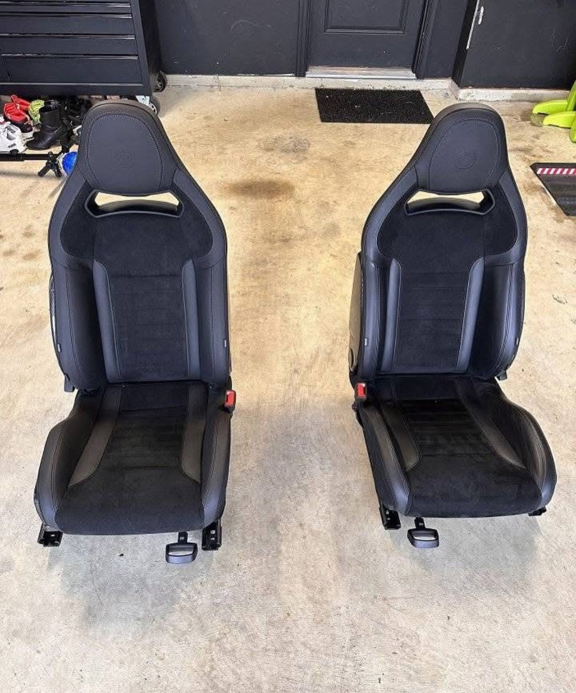 Alfa Romeo carbon seats - view 1