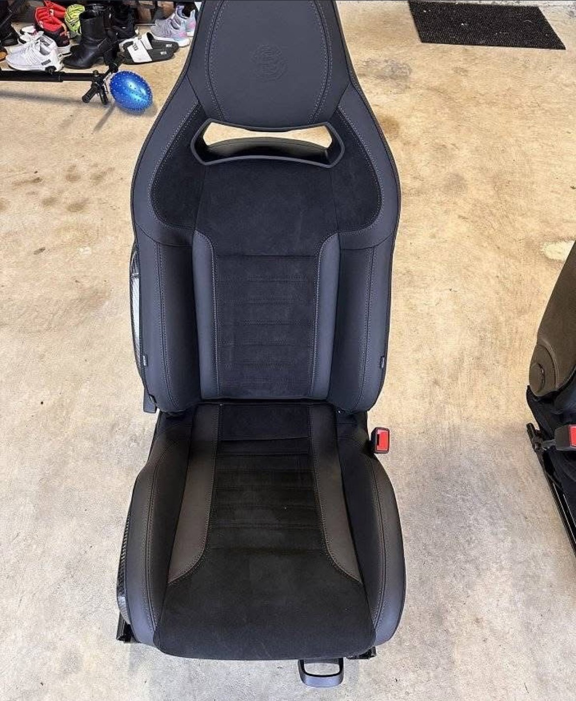 Alfa Romeo carbon seats - view 2