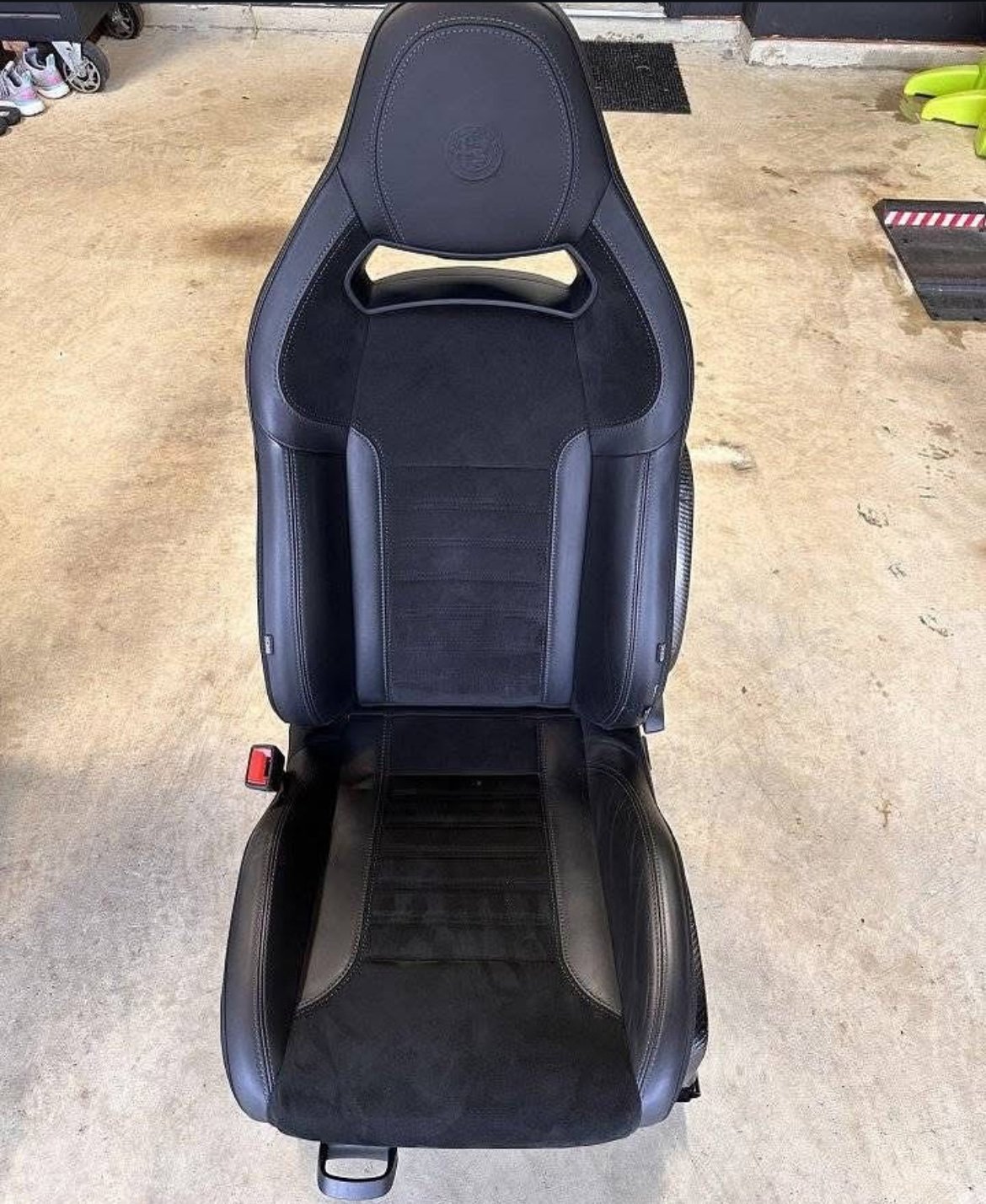 Alfa Romeo carbon seats - view 4
