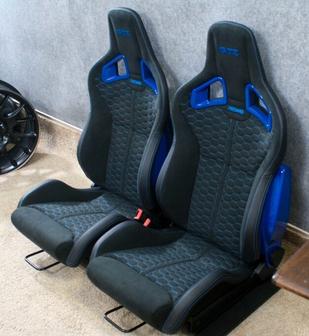 high-performance RECARO seats - view 1
