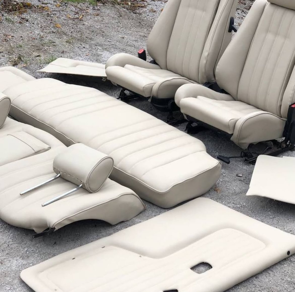 BEIGE INTERIOR BMW E30 COUPE - view 2