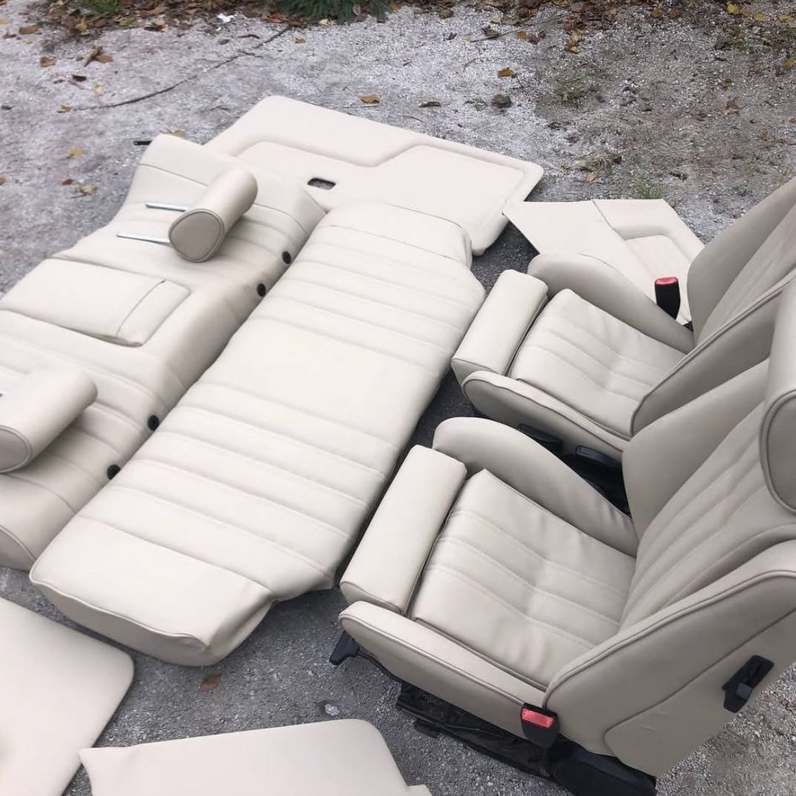 BEIGE INTERIOR BMW E30 COUPE - view 3