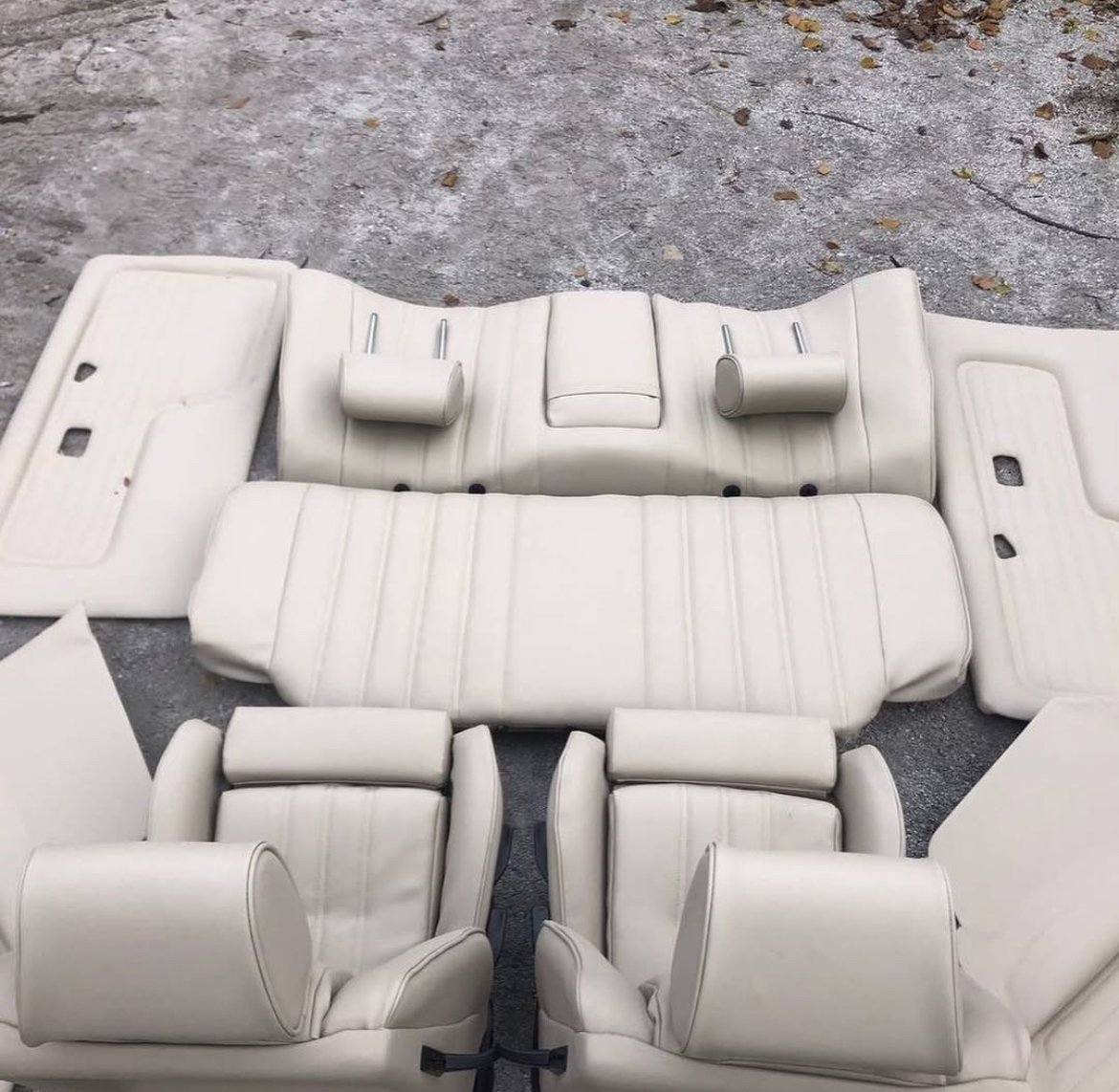 BEIGE INTERIOR BMW E30 COUPE - view 5