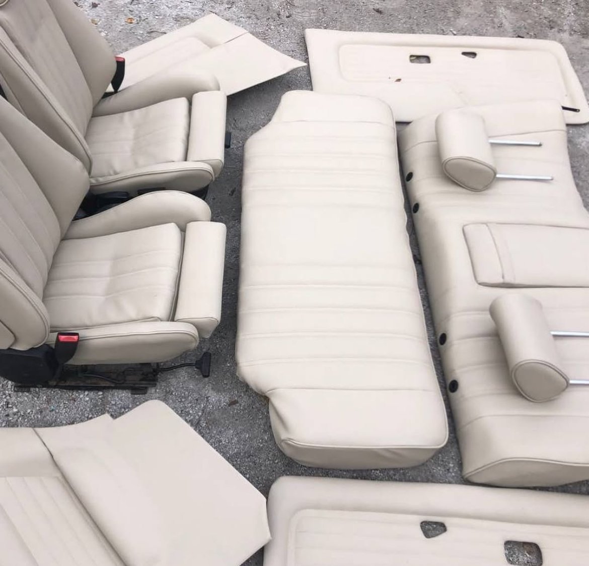 BEIGE INTERIOR BMW E30 COUPE - view 8