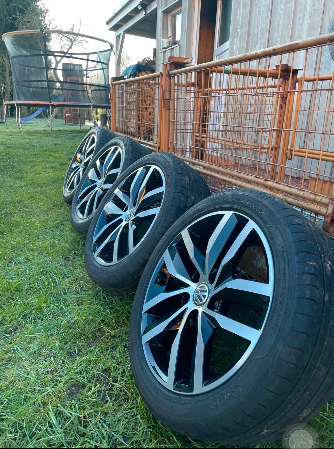 complete original VW Madrid wheels - view 1