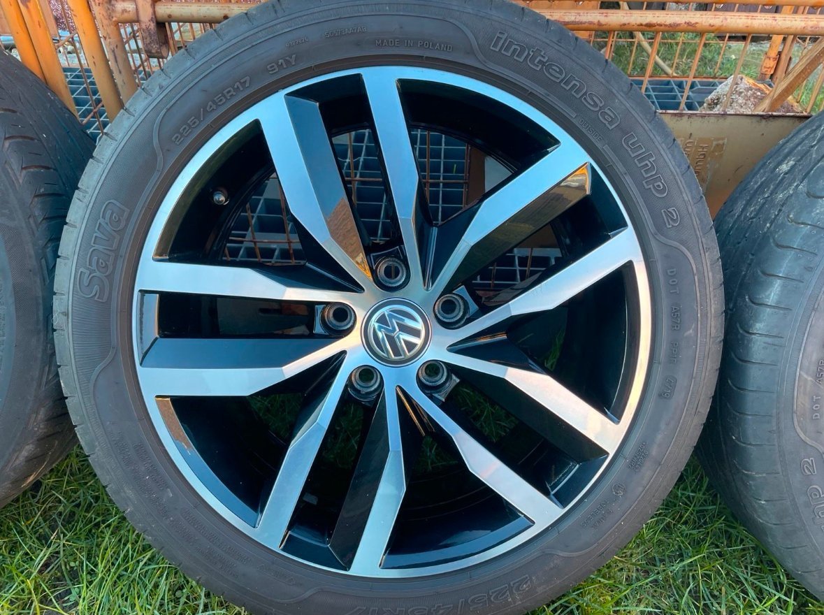 complete original VW Madrid wheels - view 3