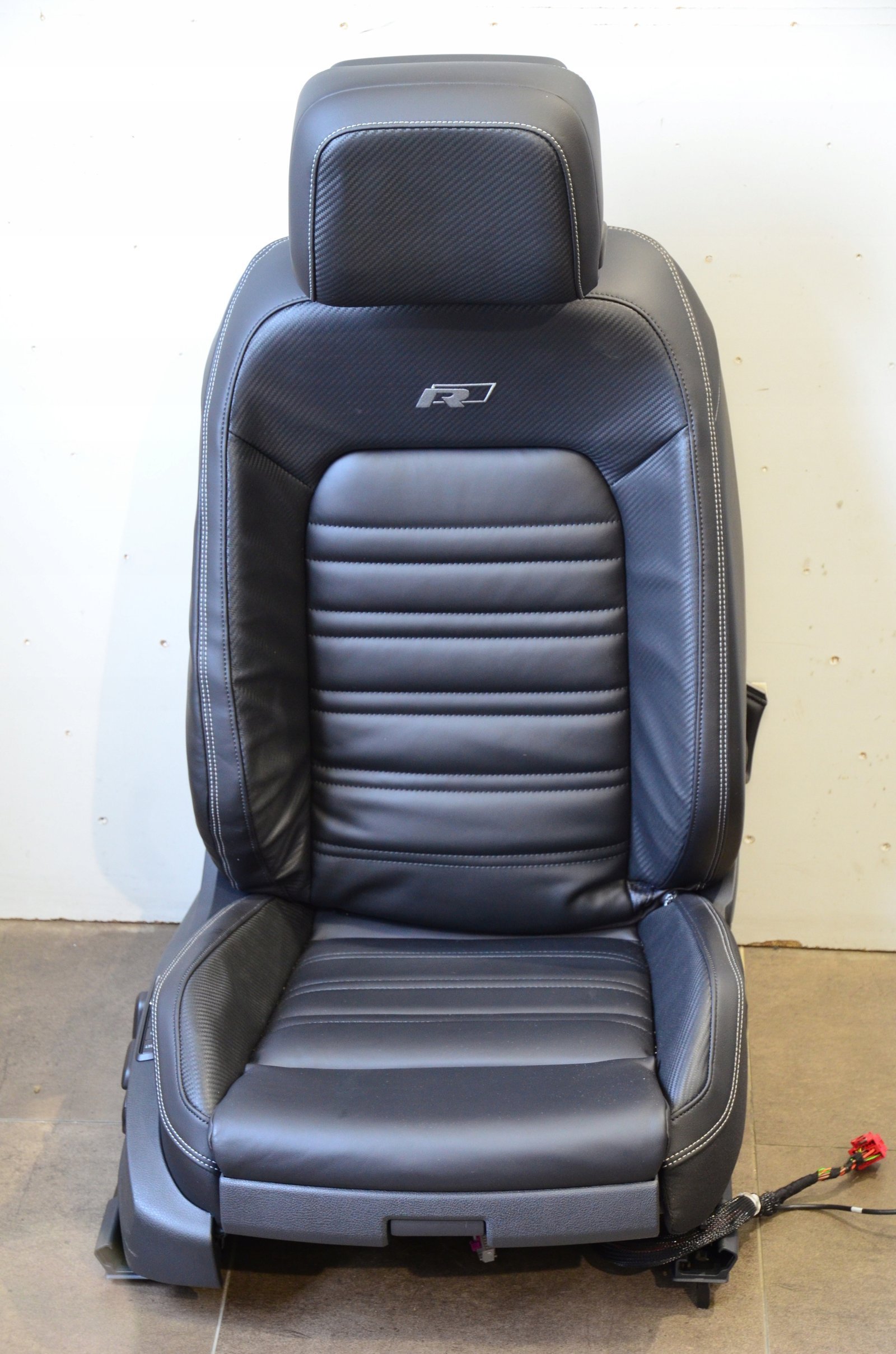 Interior VW PASSAT B8 LIFT R-LINE 2018 NEW CARBON BLACK LEATHER - view 6