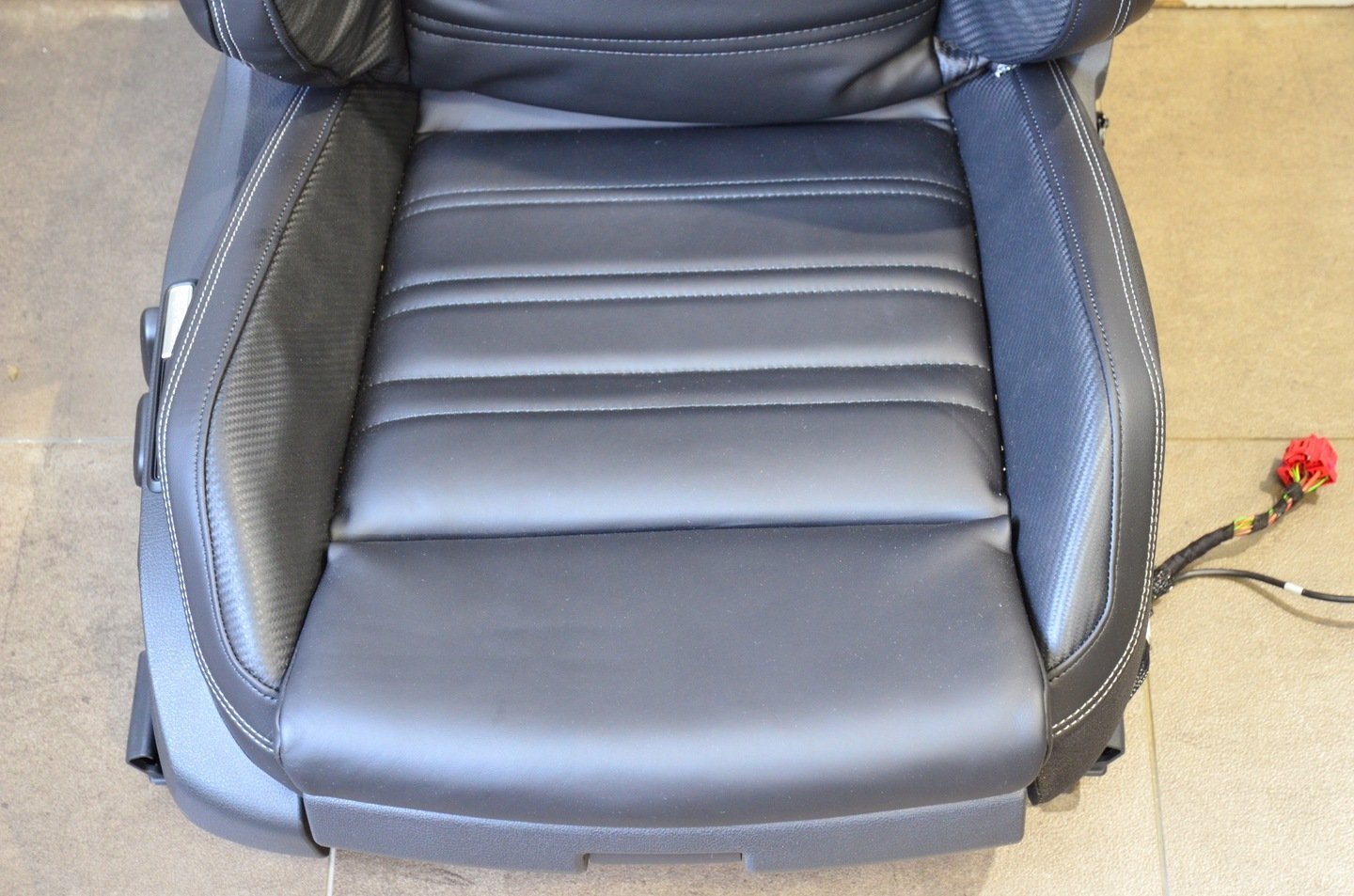 Interior VW PASSAT B8 LIFT R-LINE 2018 NEW CARBON BLACK LEATHER - view 10