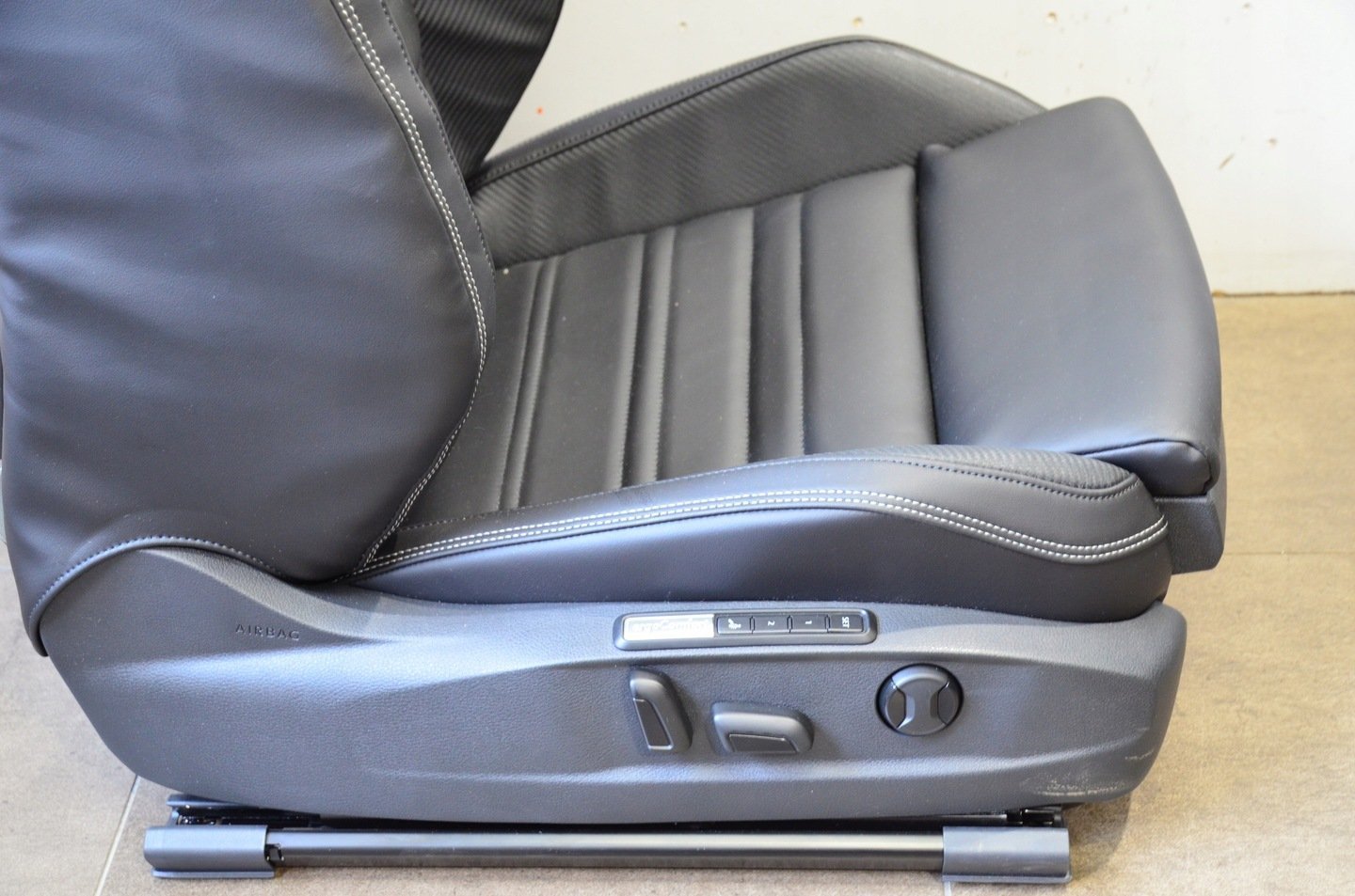 Interior VW PASSAT B8 LIFT R-LINE 2018 NEW CARBON BLACK LEATHER - view 9