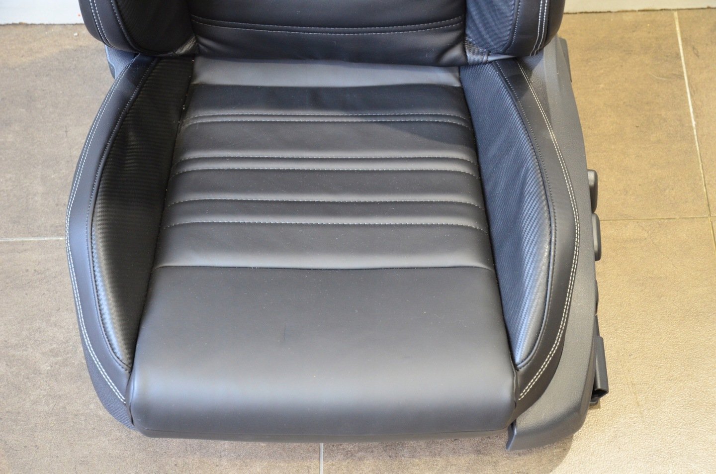 Interior VW PASSAT B8 LIFT R-LINE 2018 NEW CARBON BLACK LEATHER - view 13