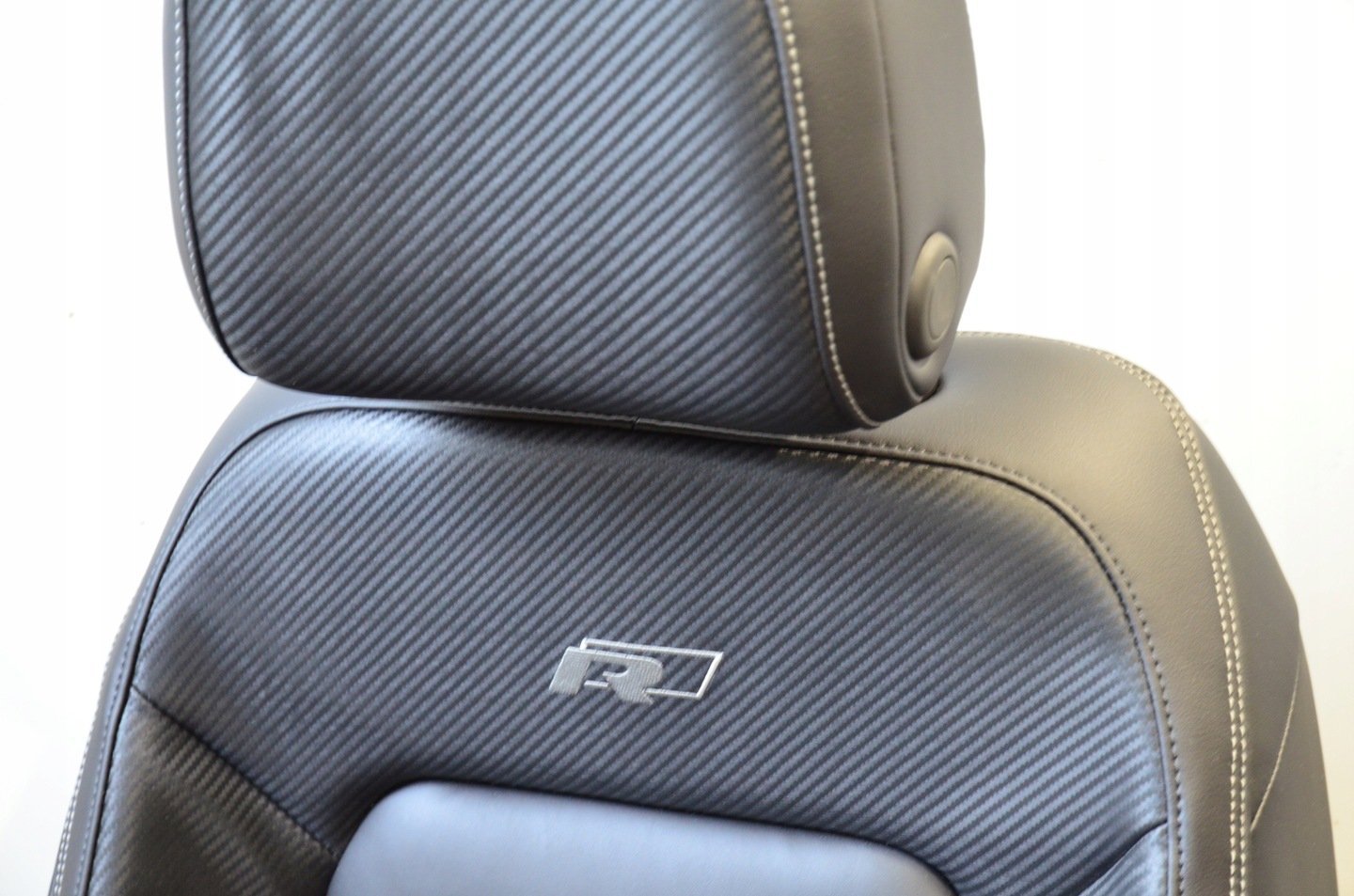 Interior VW PASSAT B8 LIFT R-LINE 2018 NEW CARBON BLACK LEATHER - view 17