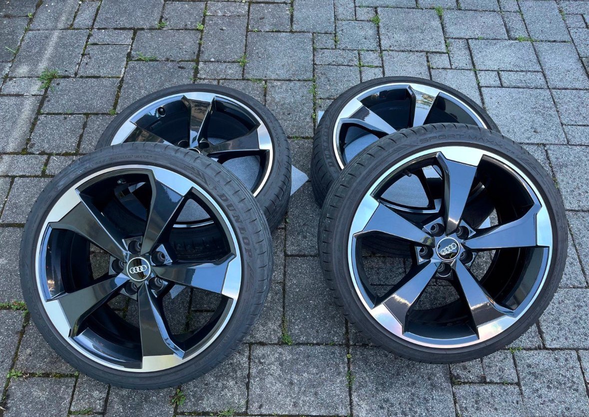 original Audi 19 inch rims RS3 8V summer tires summer wheels 5-spoke design Rotor II black 2x 8.5J x 19 inch with ET 53 (front) 2x 8J x 19 inch with ET 49 (rear) Premium tires: 4x Dunlop Sport Maax RT2 in 235/35/19 91Y Profile: 2x 7mm and 2x 5mm all 