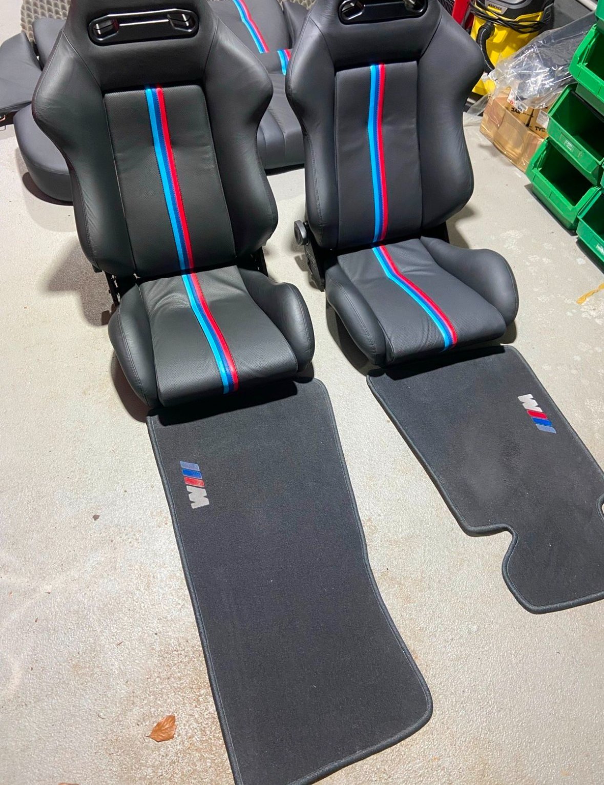 Genuine leather Recaro seats with matching rear bench seat for the BMW E 34