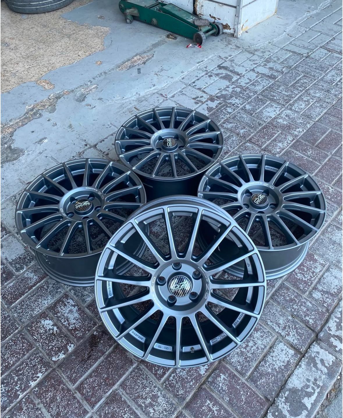 OZ Superturismo LM wheels - view 1
