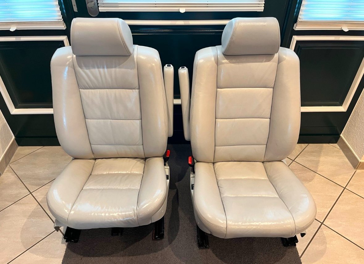 BMW E32/E34 Front Leather Seats