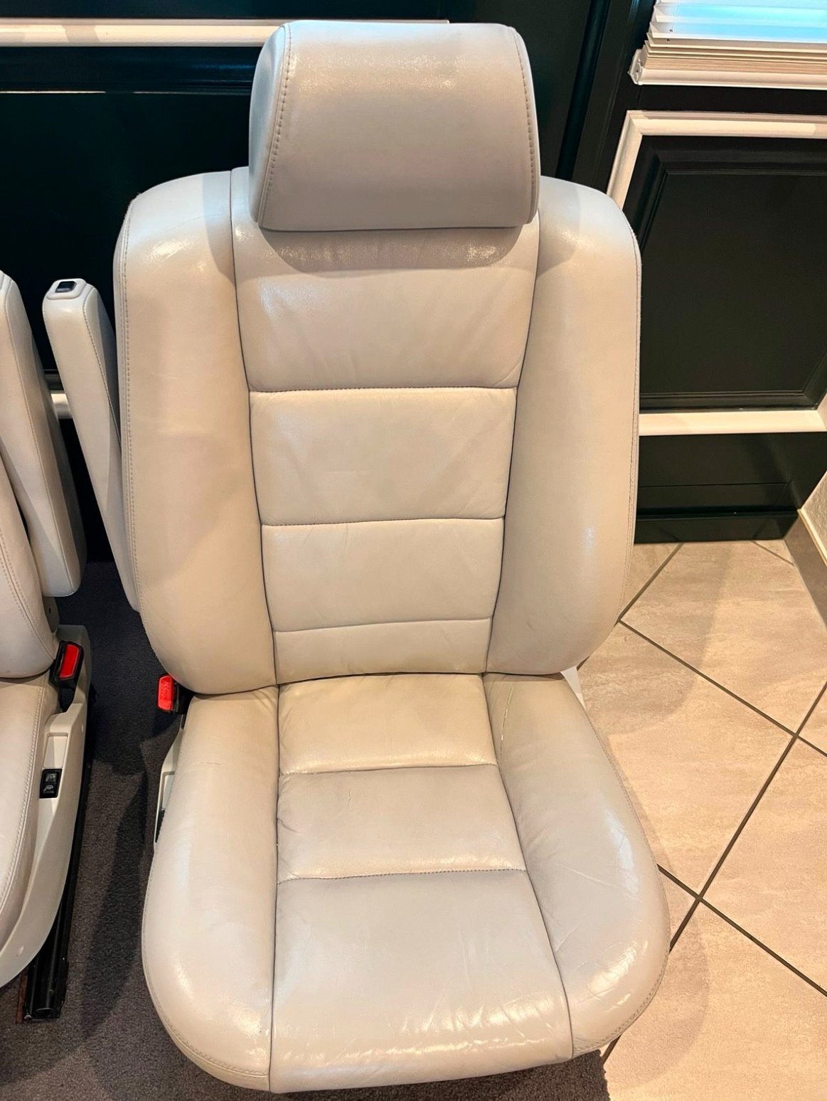 BMW E32/E34 Front Leather Seats - view 2
