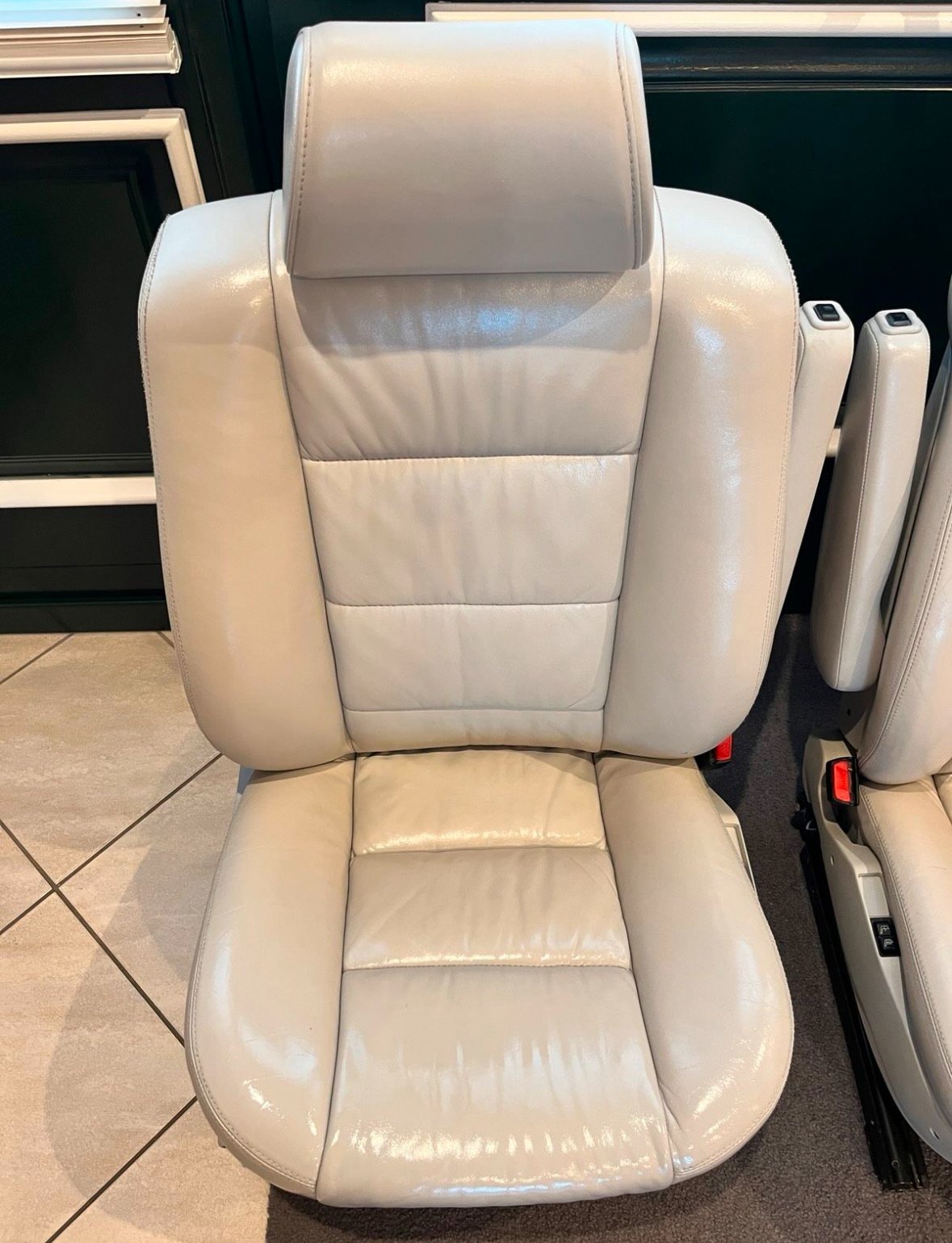 BMW E32/E34 Front Leather Seats - view 3