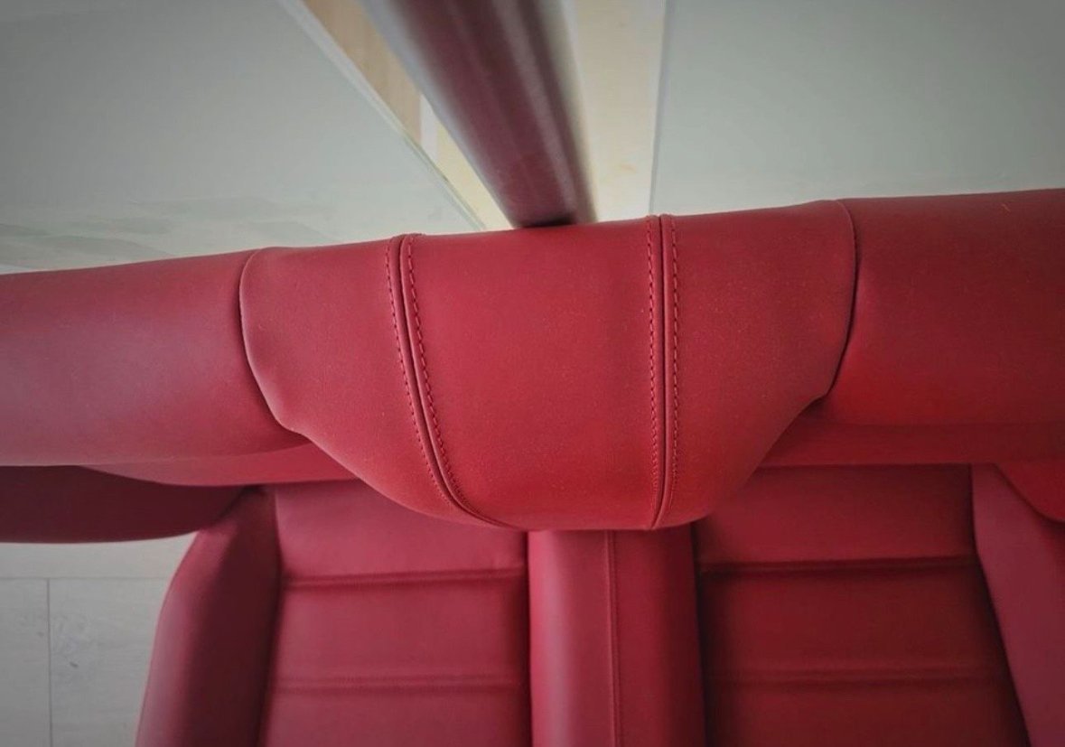 Upholstered Interior BMW E30 Convertible - view 9
