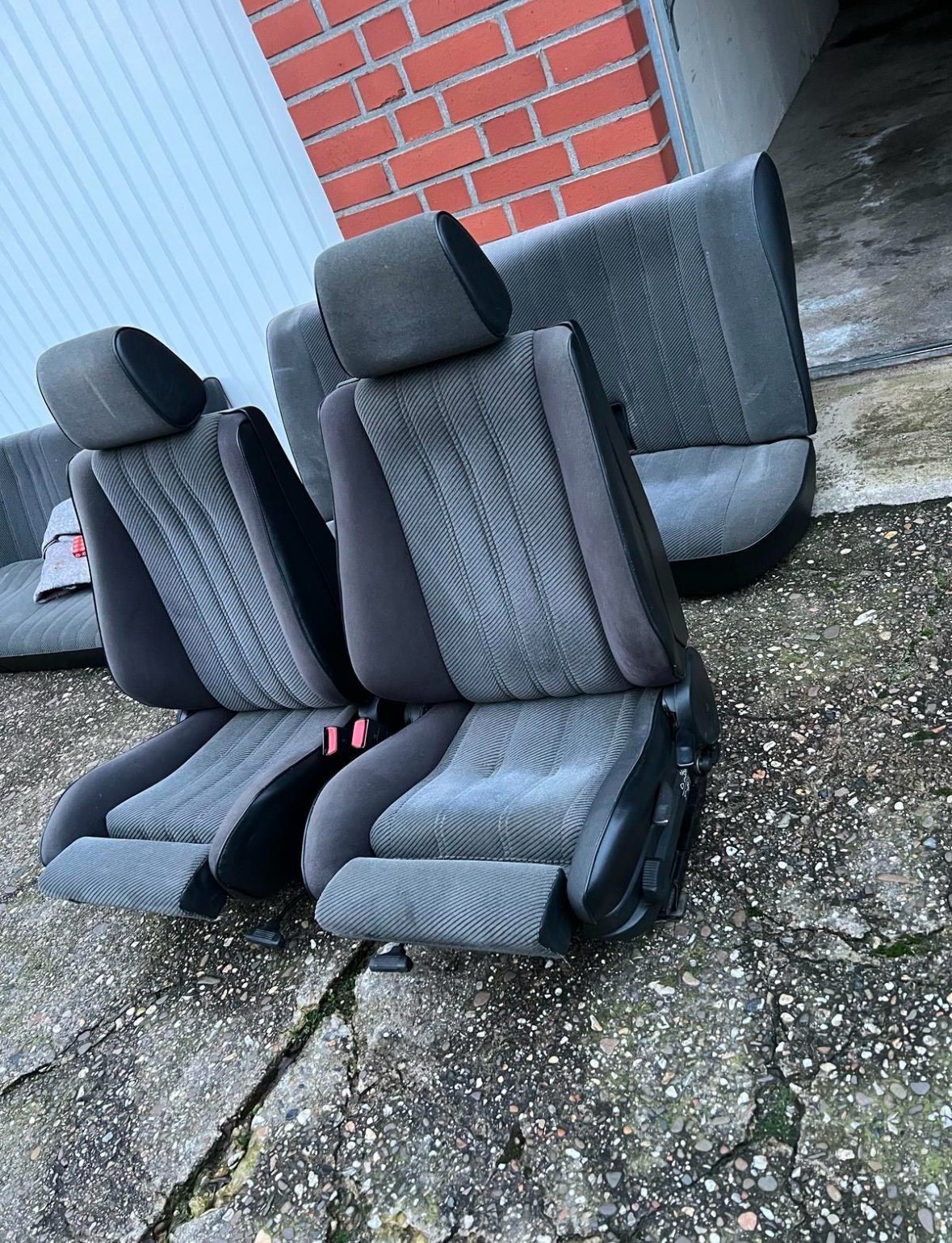 Original Cloth Interior e30 - view 2