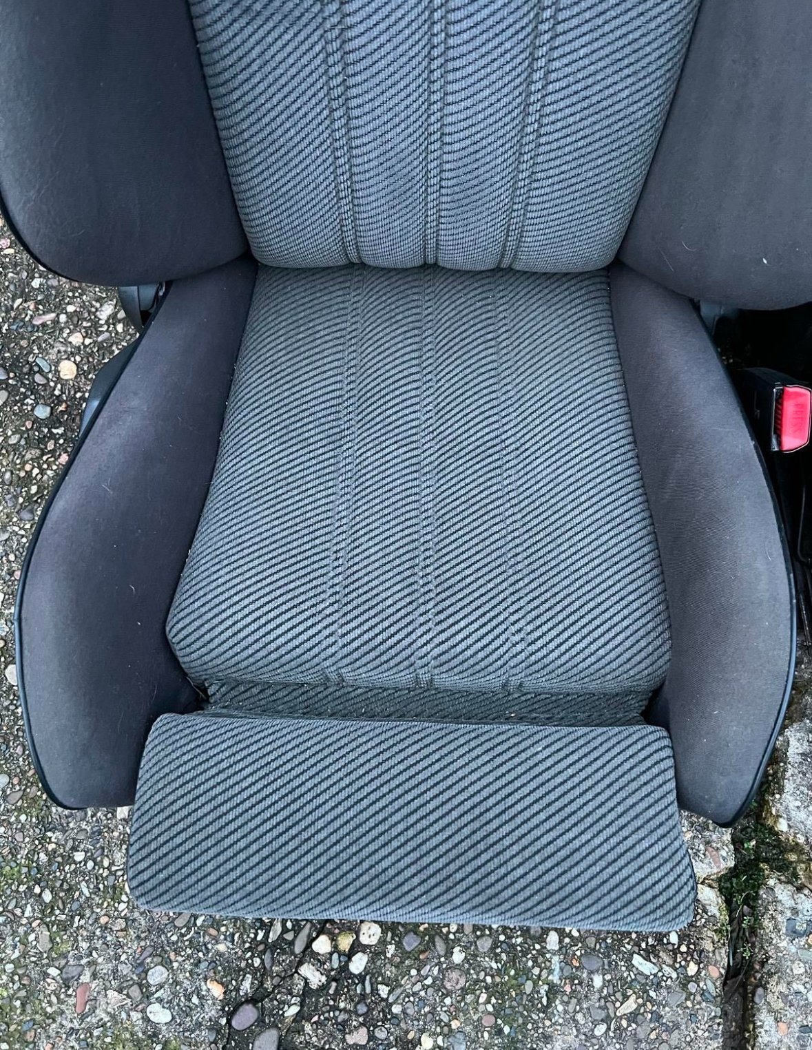 Original Cloth Interior e30 - view 8
