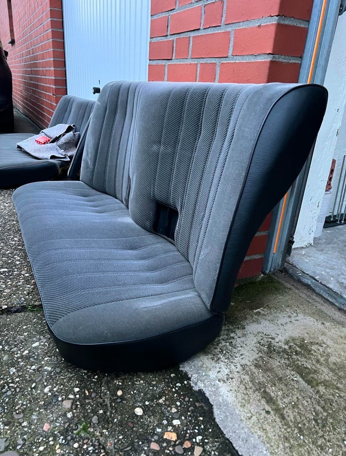 Original Cloth Interior e30 - view 9