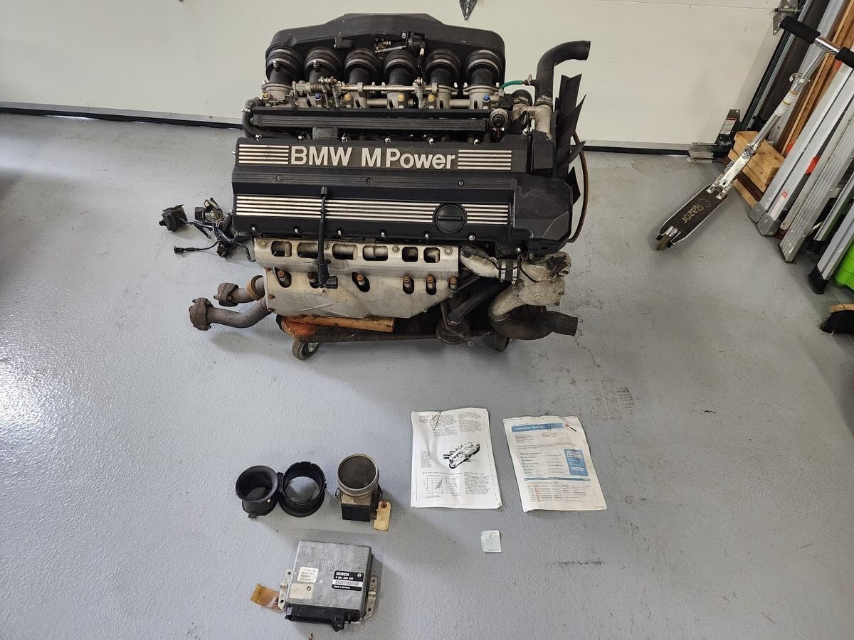 BMW Motorsport M5 E34 Engine S38B36 - view 2