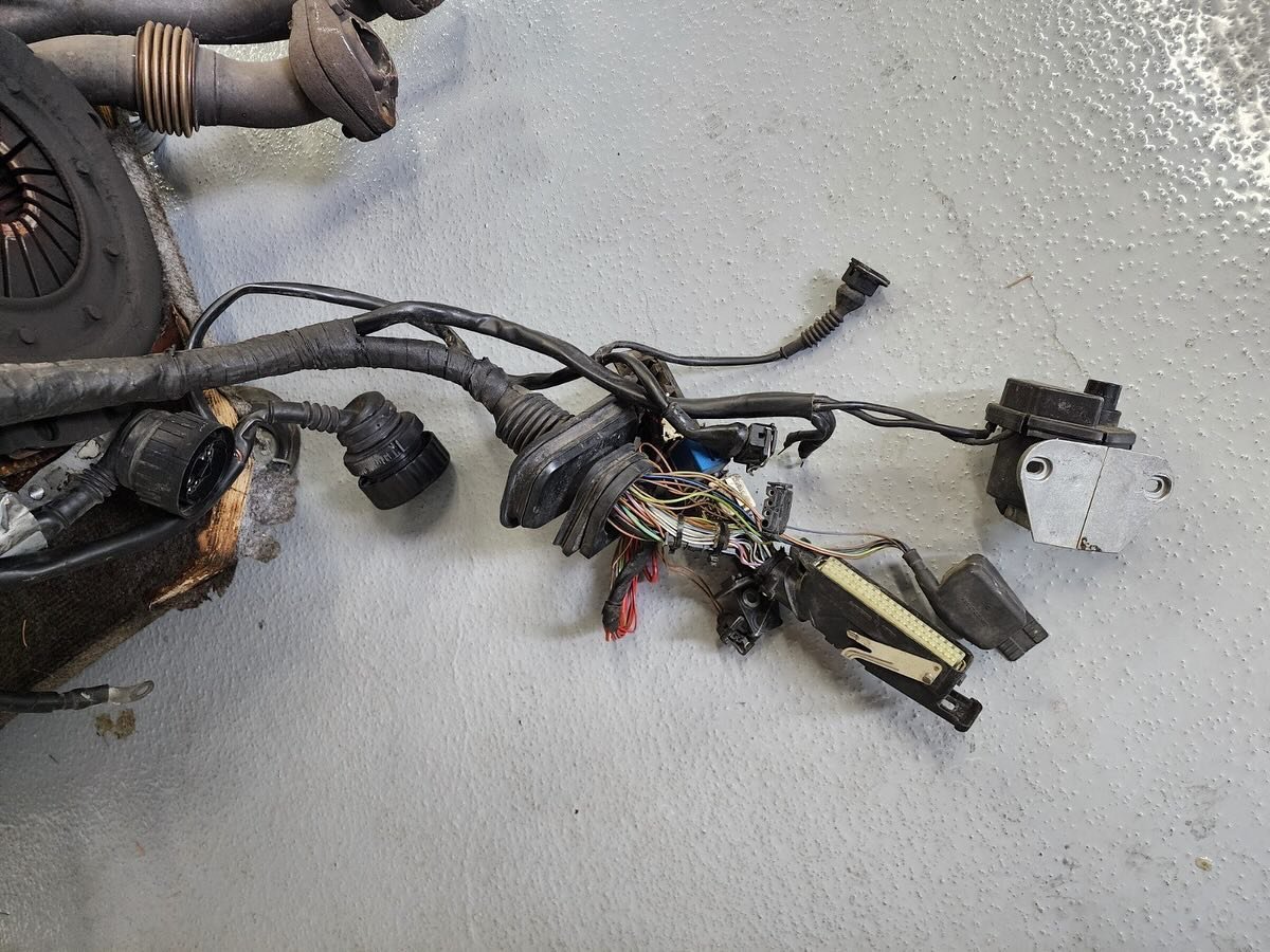 BMW Motorsport M5 E34 Engine S38B36 - view 8