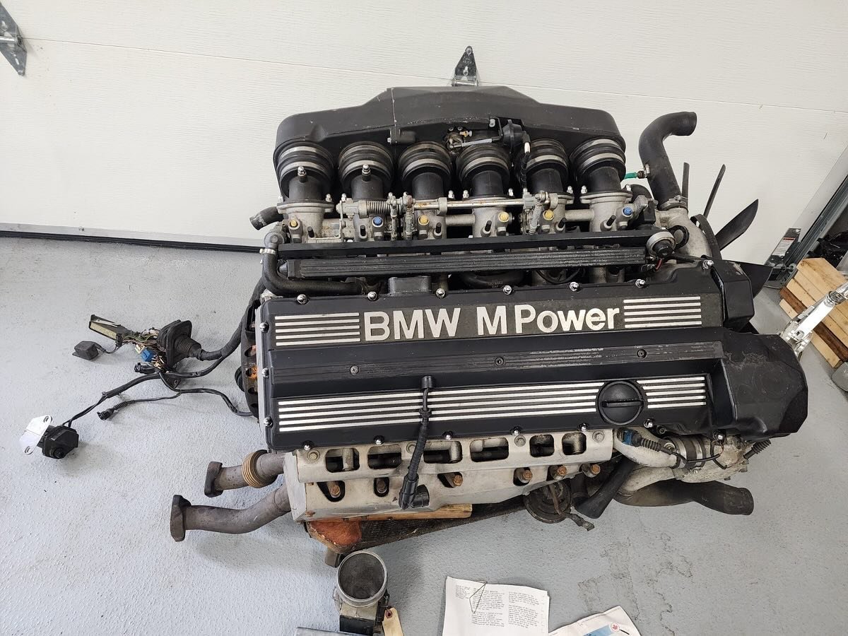 BMW Motorsport M5 E34 Engine S38B36 - view 18