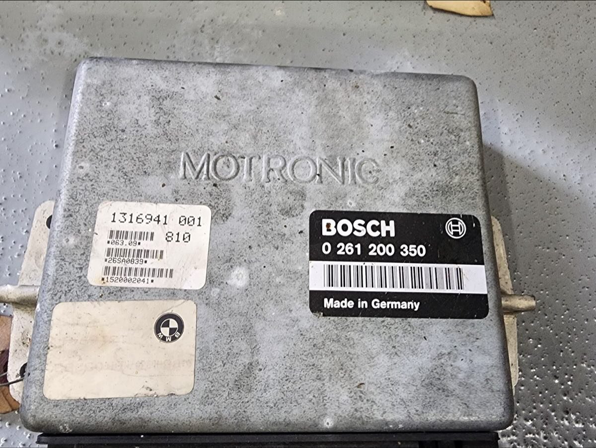 BMW Motorsport M5 E34 Engine S38B36 - view 3