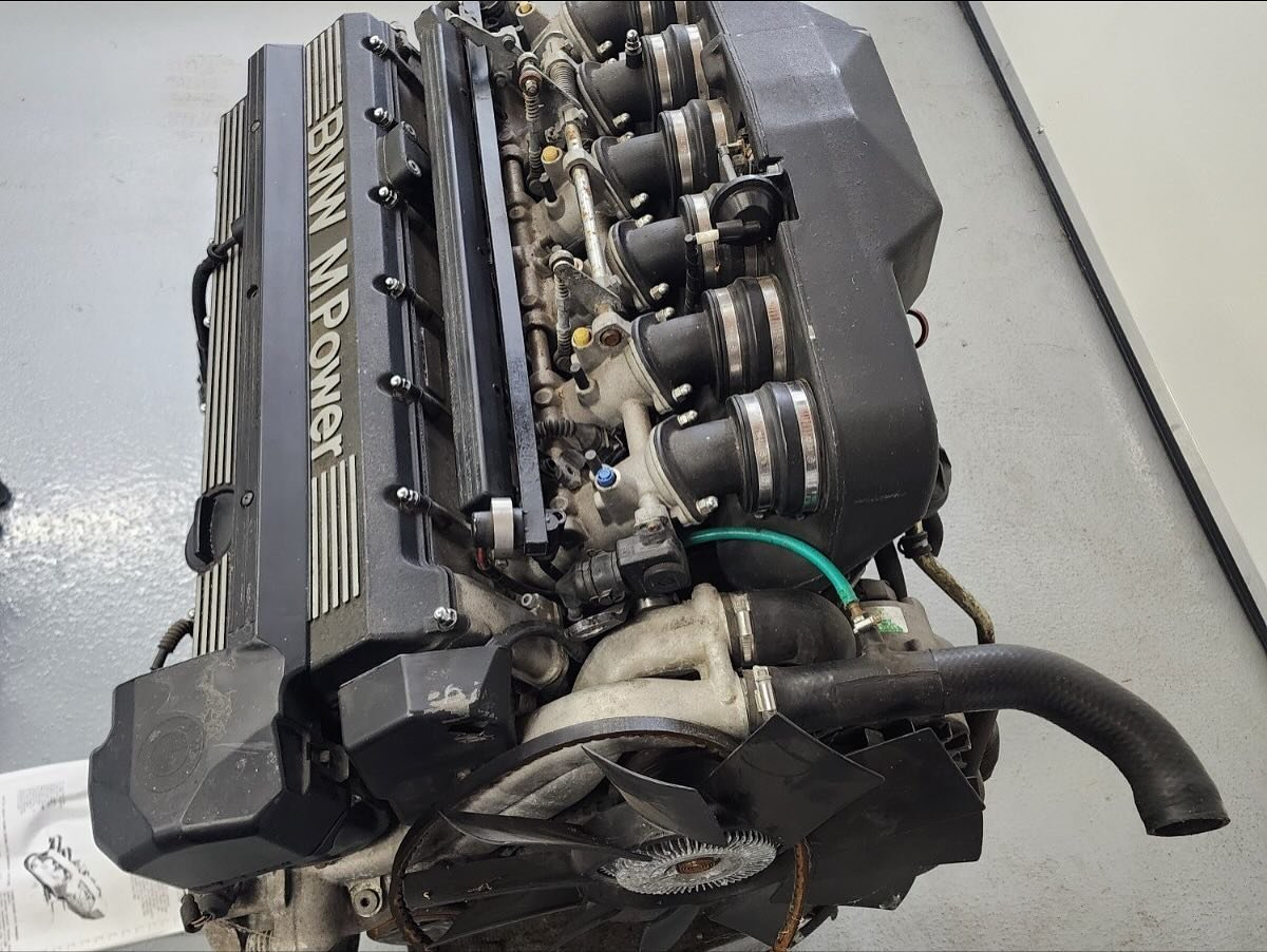 BMW Motorsport M5 E34 Engine S38B36 - view 13